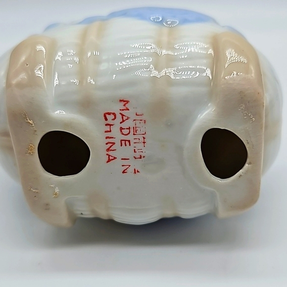 Ceramic kitty cat in basket with blanket figurine - Picture 6 of 8